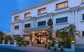 Hotel La Place Sarovar Portico  3*