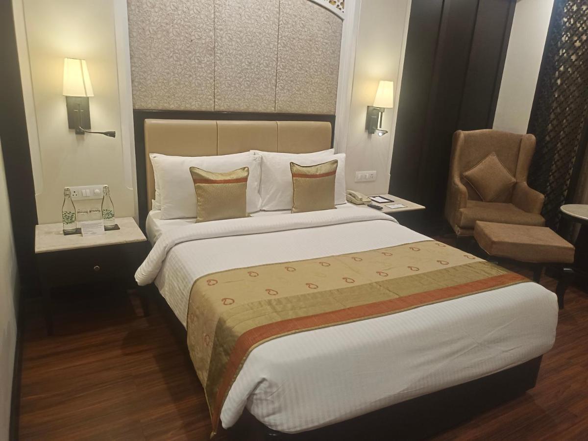 La Place Sarovar Portico Lucknow Exterior foto