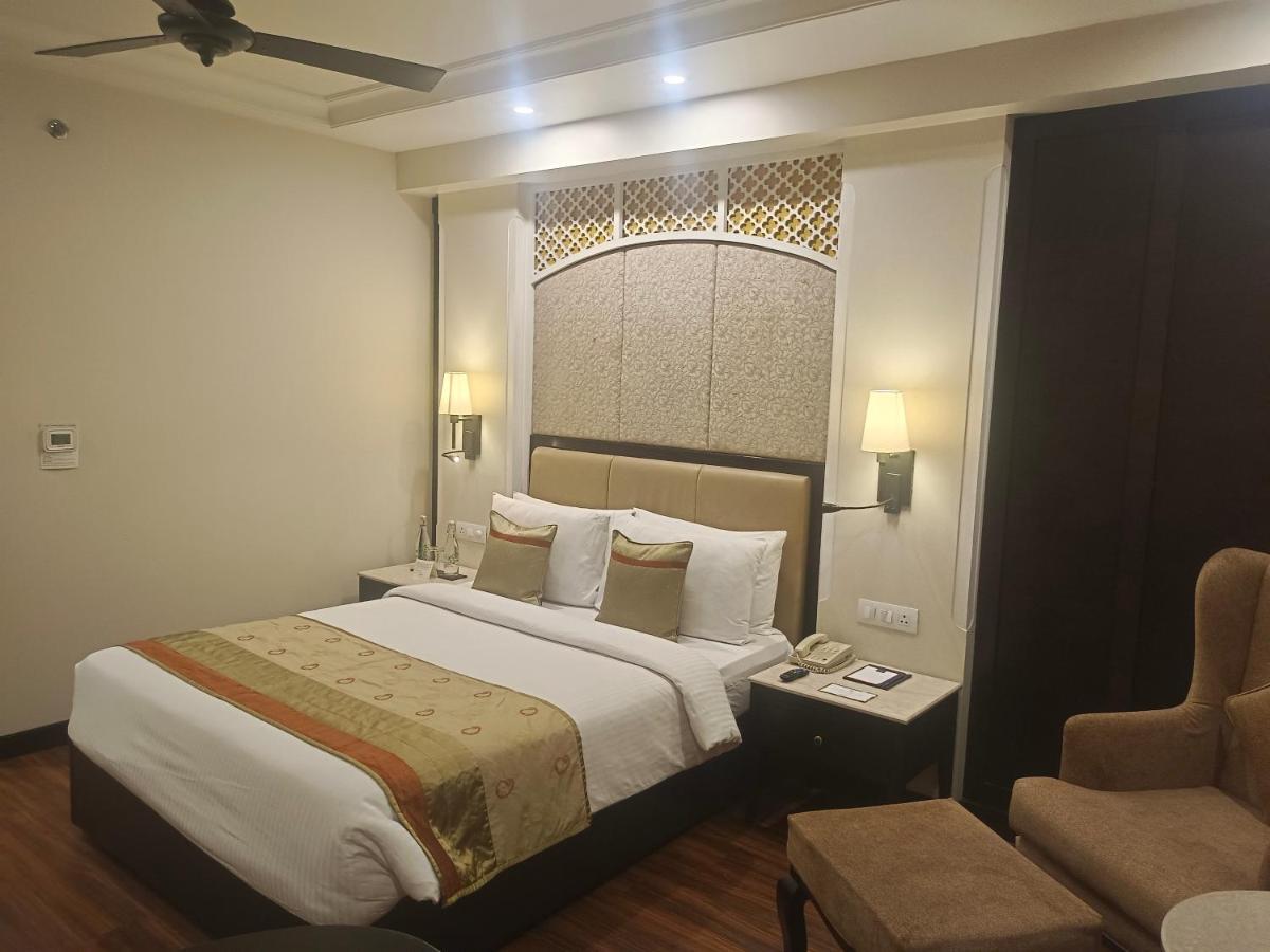 La Place Sarovar Portico Lucknow Exterior foto