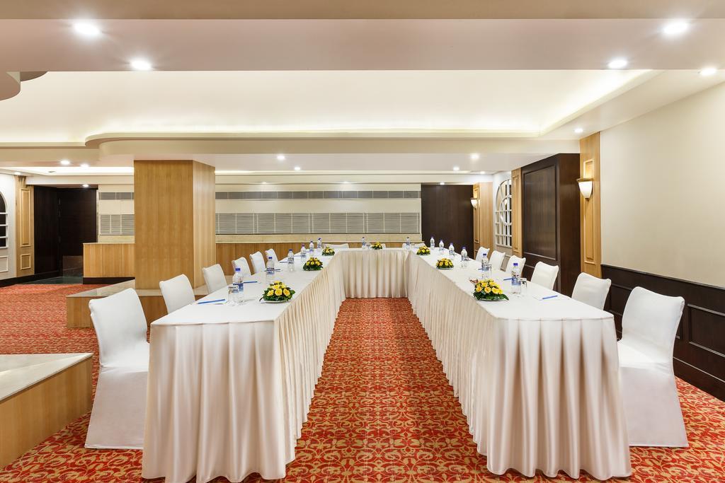 La Place Sarovar Portico Lucknow Exterior foto