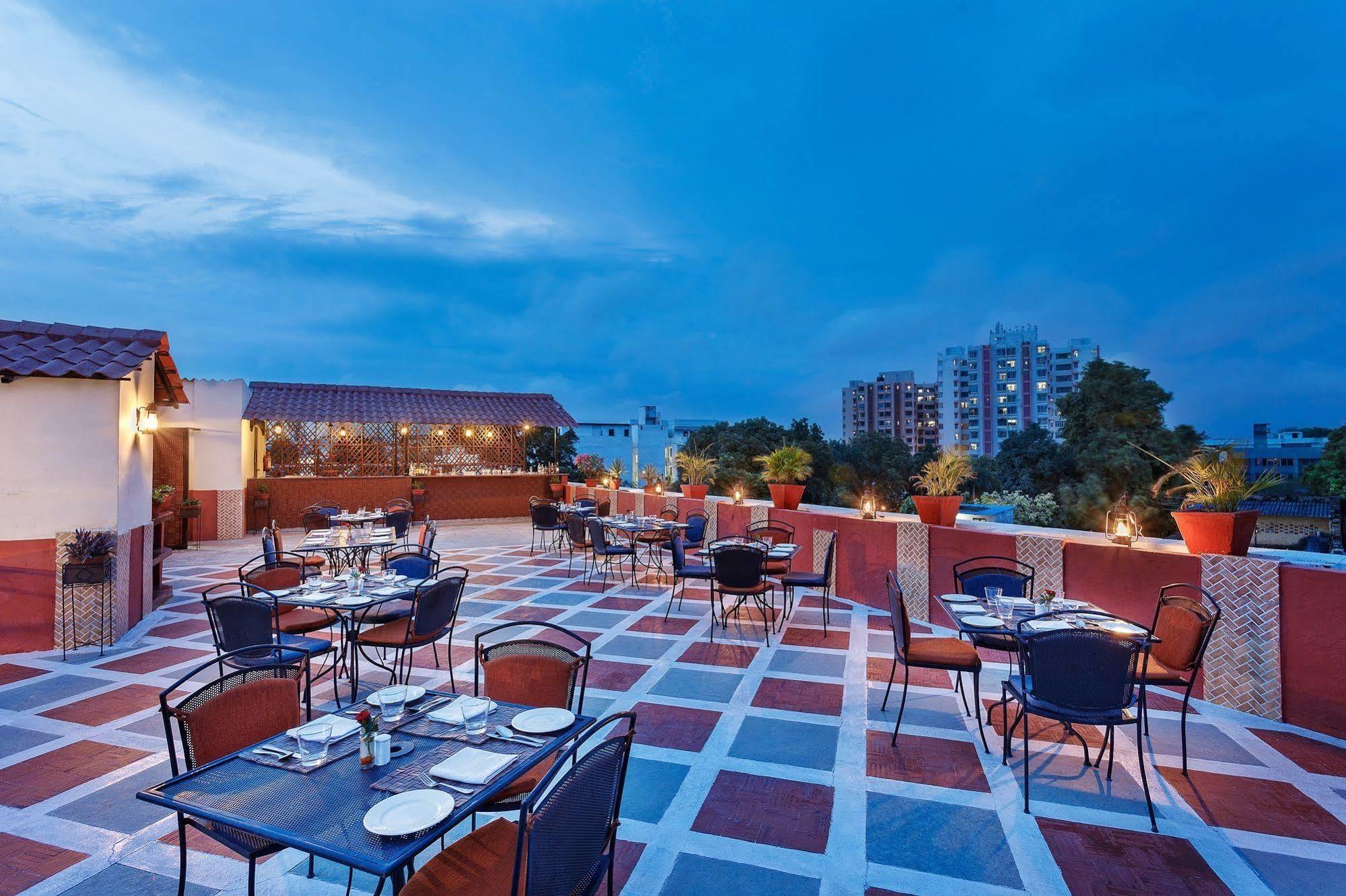 La Place Sarovar Portico Lucknow Exterior foto