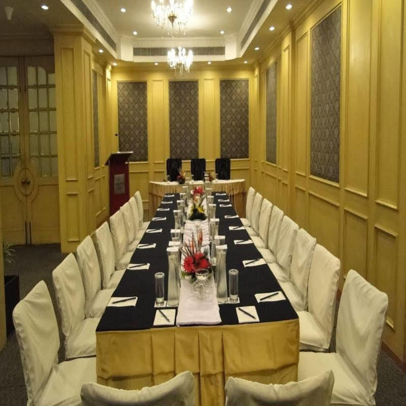 La Place Sarovar Portico Lucknow Exterior foto