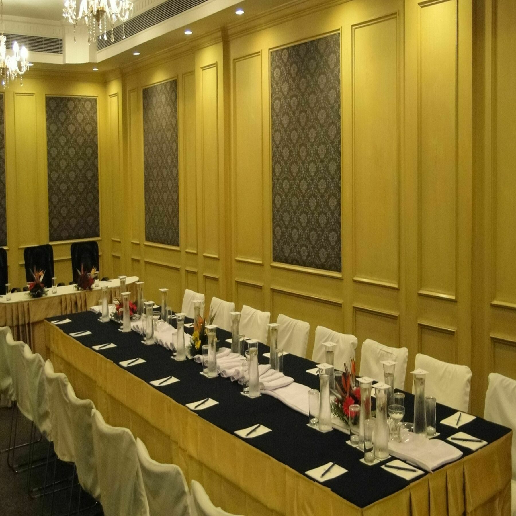 La Place Sarovar Portico Lucknow Exterior foto